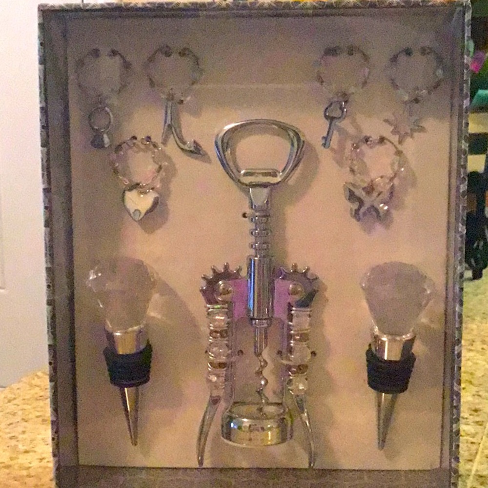 “WILD EYE DESIGNS” Wine Set🌸🦋(NWOT)🦋